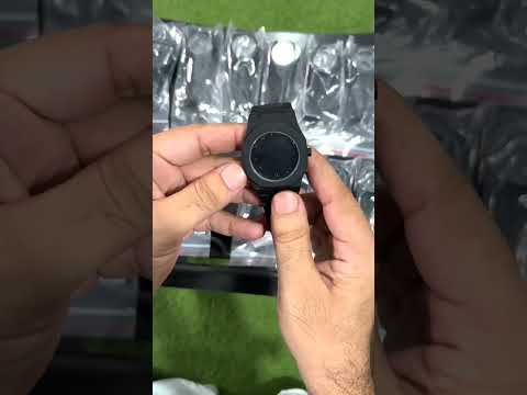 Sleek Aura Black Quartz Watch: Lightweight & Modern Design